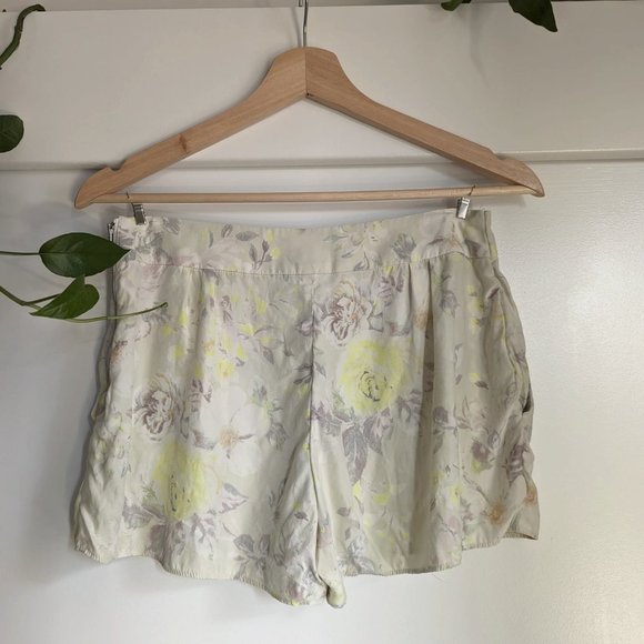 Wilfred 100% Silk Floral Shorts Size 2 - Picture 1 of 4